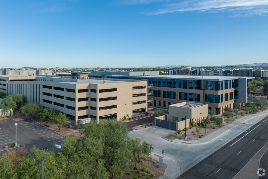 8605 E Raintree Dr, Scottsdale, AZ à louer - Photo de l’immeuble – Image 3 sur 35