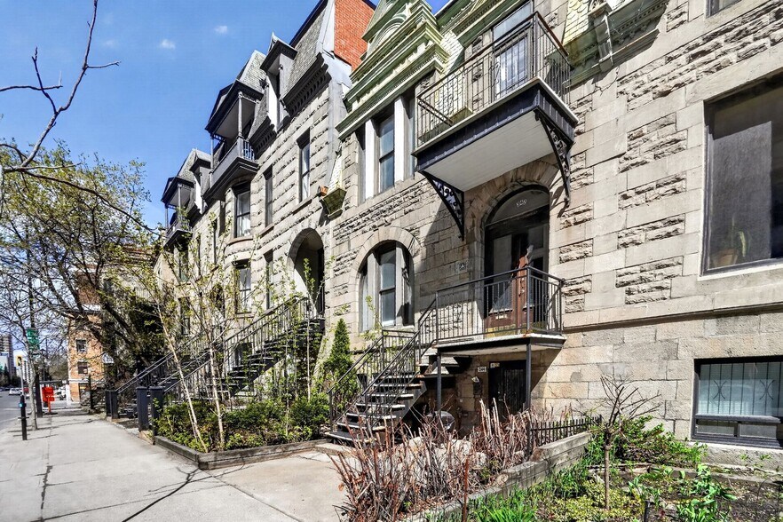 342-344 Rue Sherbrooke E, Montréal, QC à louer - Photo de l’immeuble – Image 3 sur 24