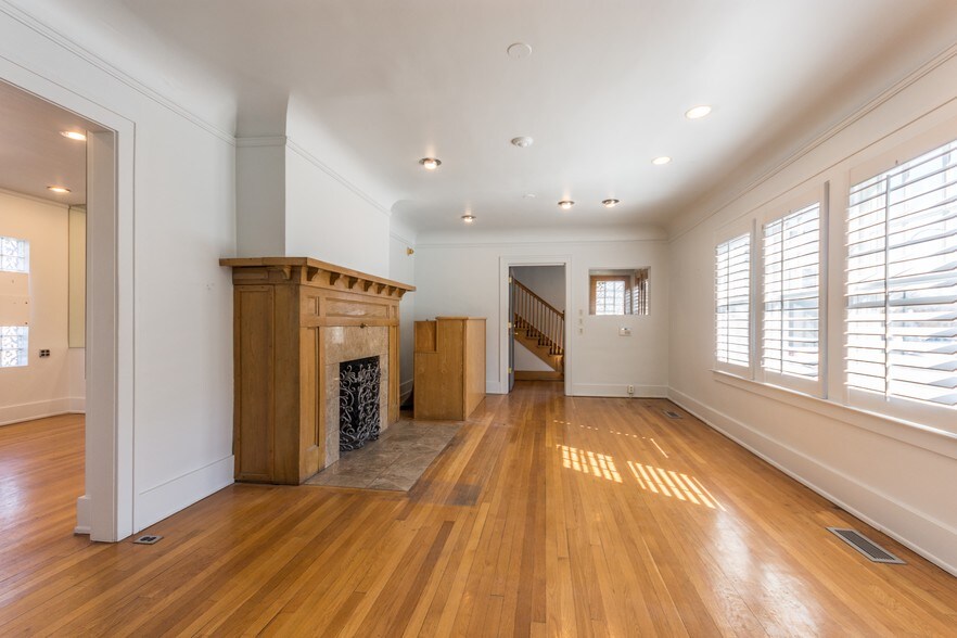 887 E Maple Rd, Birmingham, MI à louer - Photo de l’immeuble – Image 3 sur 13