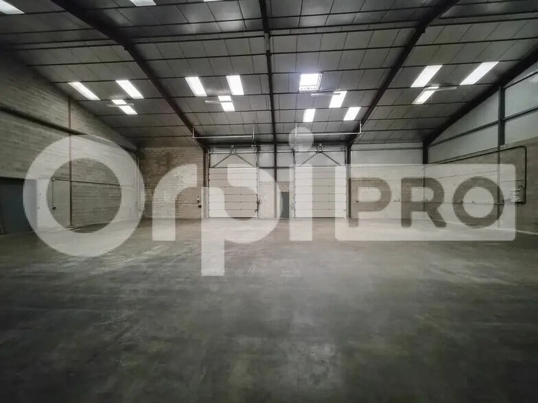 Local d’activités dans Reims à louer - Photo de l’immeuble – Image 3 sur 12