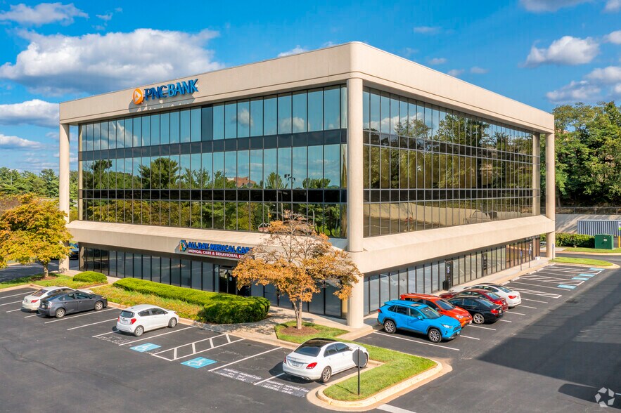 702 Russell Ave, Gaithersburg, MD à louer - Photo principale – Image 1 sur 7