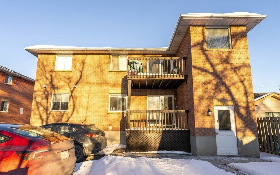 180 Nassau St, Oshawa, ON à vendre - Photo de l’immeuble – Image 3 sur 4