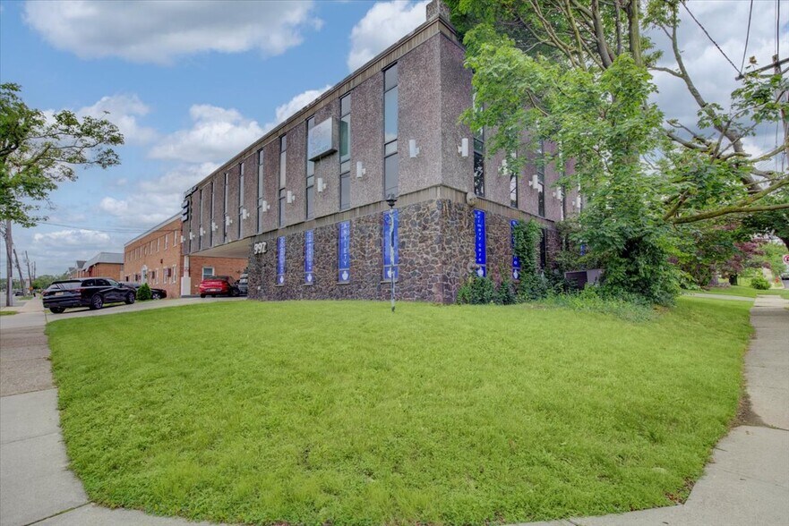992 Clifton Ave, Clifton, NJ à vendre - Photo de l’immeuble – Image 2 sur 14