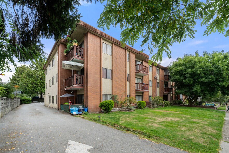 325 Ash St, New Westminster, BC à vendre - Photo de l’immeuble – Image 2 sur 11