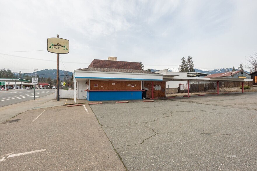 1081 Main St, Weaverville, CA à vendre - Photo de l’immeuble – Image 3 sur 10