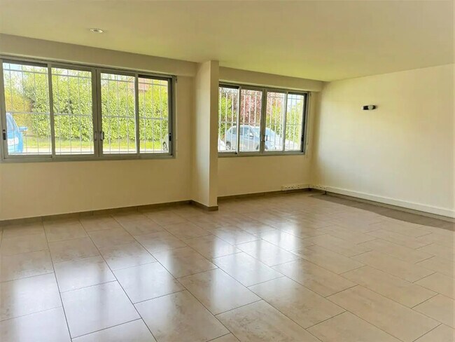 Plus de détails pour Bureau à vendre
