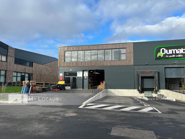 Local d'activités dans Cormeilles-en-Parisis à vendre - Photo de l’immeuble – Image 1 sur 12