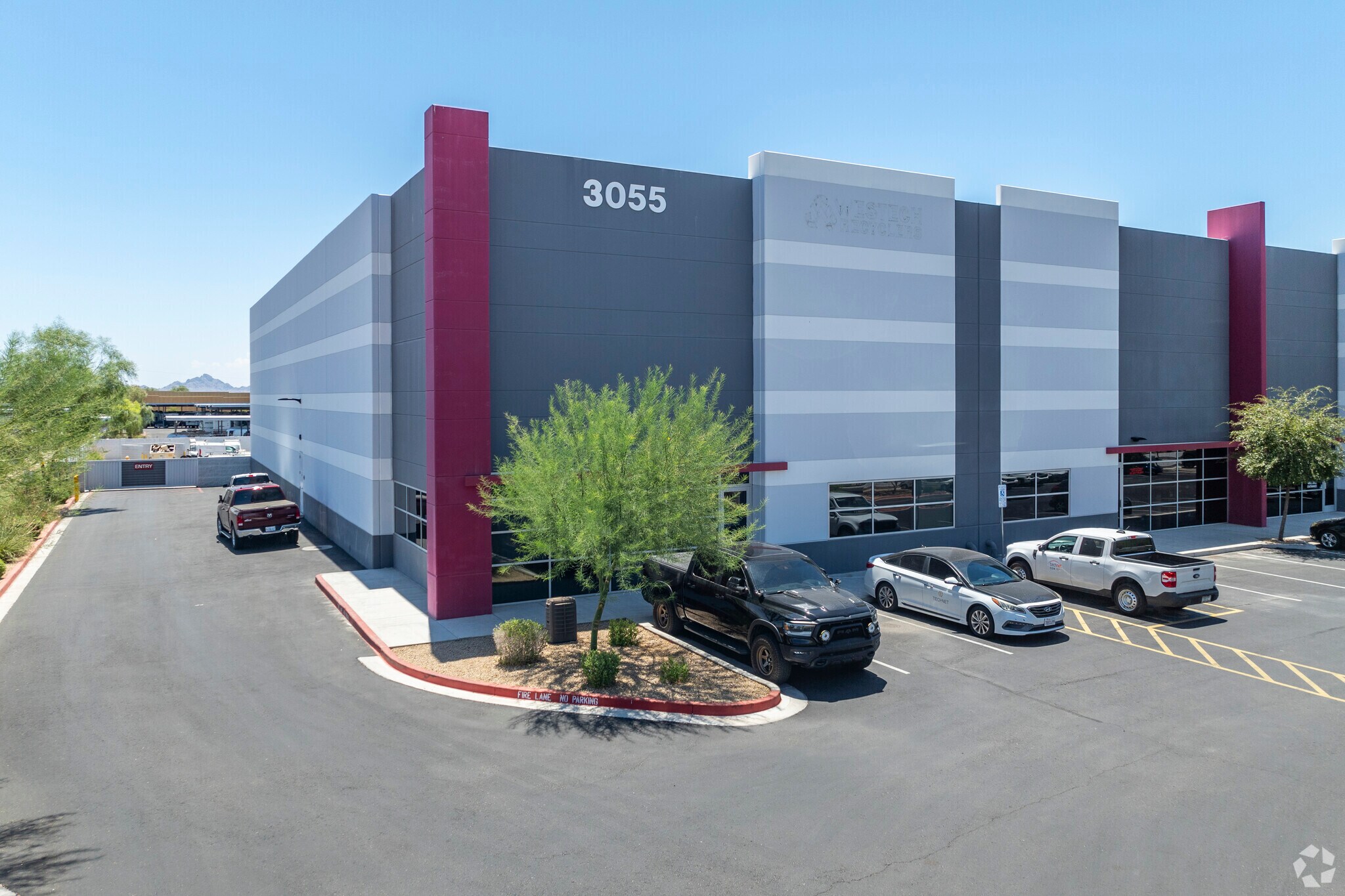 3055 E Rose Garden Ln, Phoenix, AZ à louer Photo principale– Image 1 sur 11