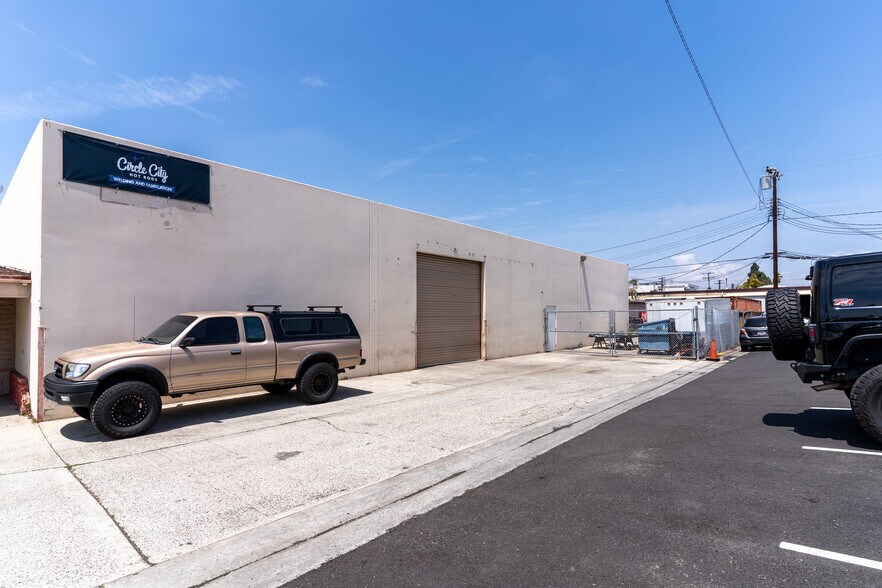 931-945 W Hoover Ave, Orange, CA à vendre - Photo de l’immeuble – Image 3 sur 22