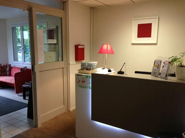 Bureau dans Louveciennes à louer - Photo de l’immeuble – Image 2 sur 4