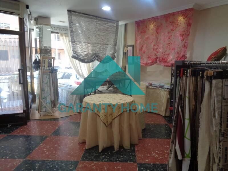 Local commercial dans Cáceres, Cáceres à louer Photo intérieure– Image 1 sur 6