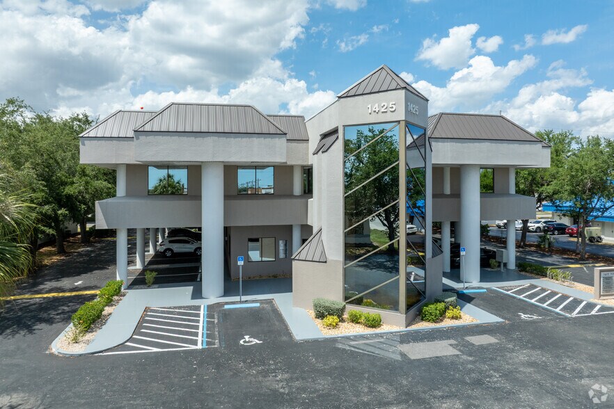 1425 Viscaya Pky, Cape Coral, FL à louer - Photo de l’immeuble – Image 3 sur 19