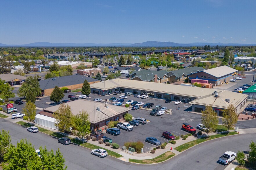 2570-2680 NE Twin Knolls Dr, Bend, OR à vendre - Photo de l’immeuble – Image 1 sur 21