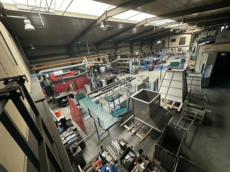 Local d'activités dans Achères à vendre - Photo de l’immeuble – Image 2 sur 10