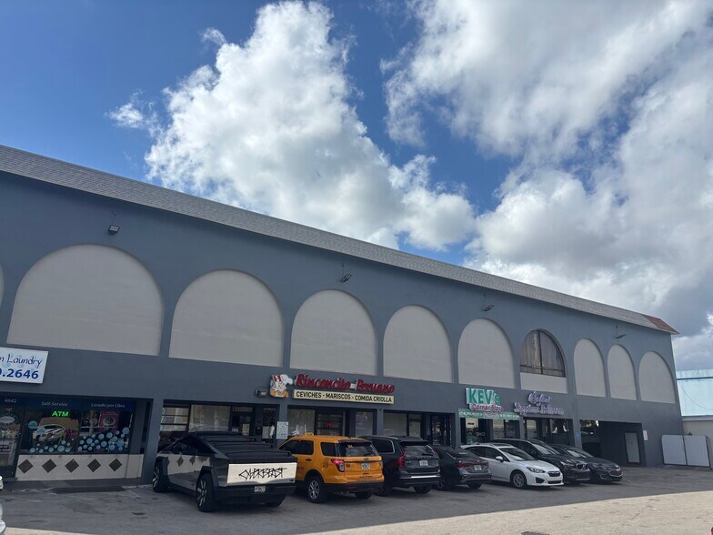 4640 Palm Ave, Hialeah, FL à louer - Photo principale – Image 1 sur 6