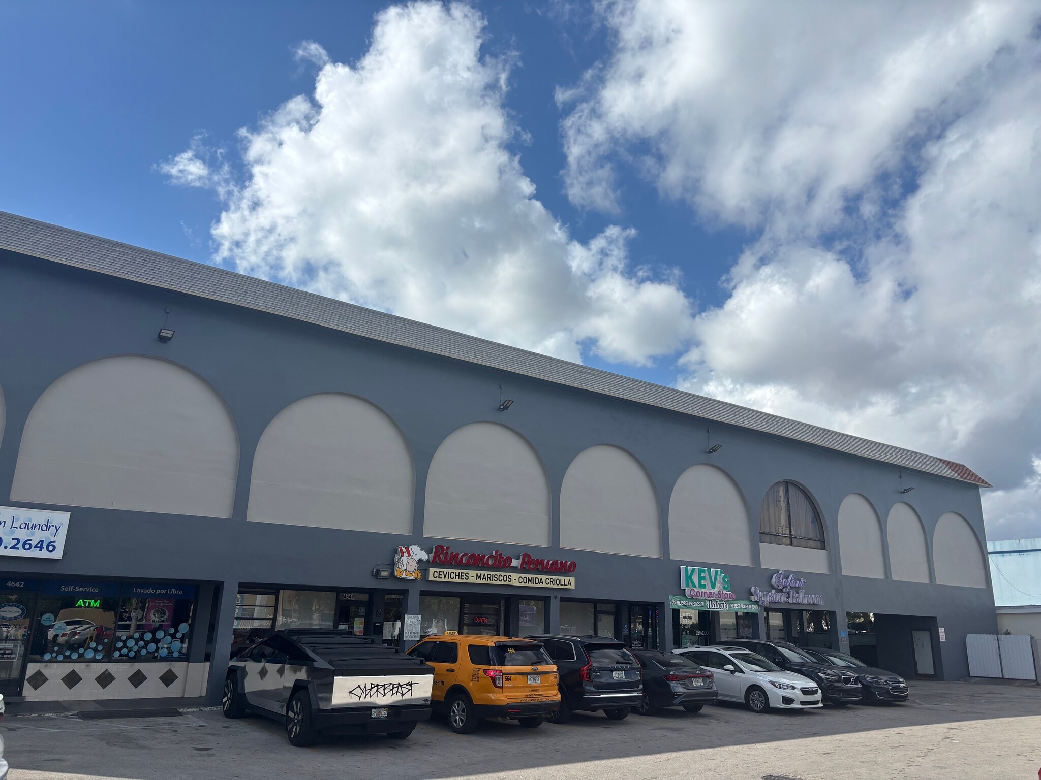 4640-4658 Palm Ave, Hialeah, FL à louer Photo principale– Image 1 sur 7