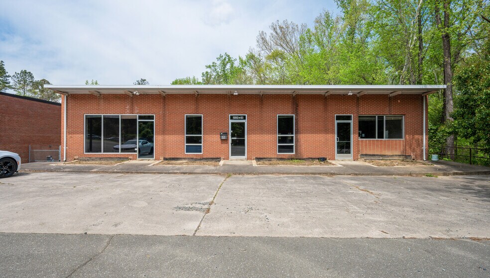 2534 Durham Chapel Hill Blvd, Durham, NC à louer - Photo de l’immeuble – Image 2 sur 8