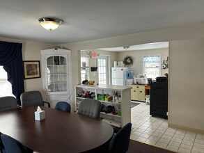 184 Worcester Providence Tpke, Sutton, MA à louer Photo intérieure– Image 1 sur 3