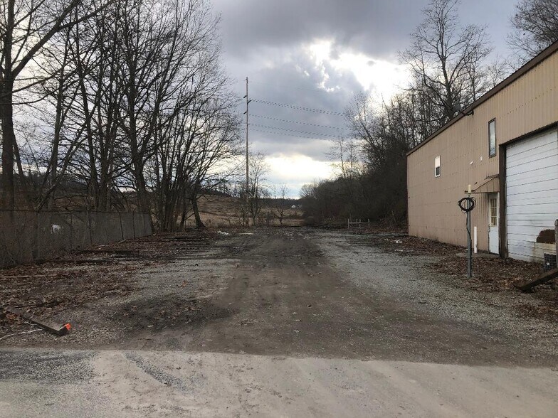 Beatty Rd, Latrobe, PA à louer - Photo de l’immeuble – Image 3 sur 11