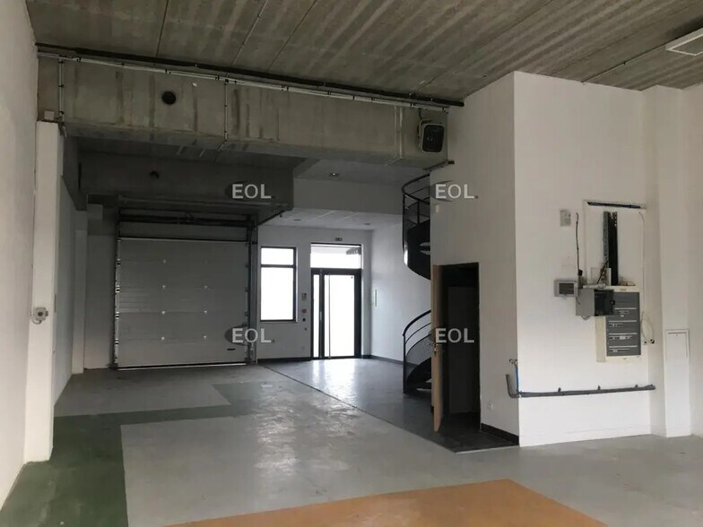 Local d’activités dans Saint-Denis à louer - Photo de l’immeuble – Image 2 sur 7