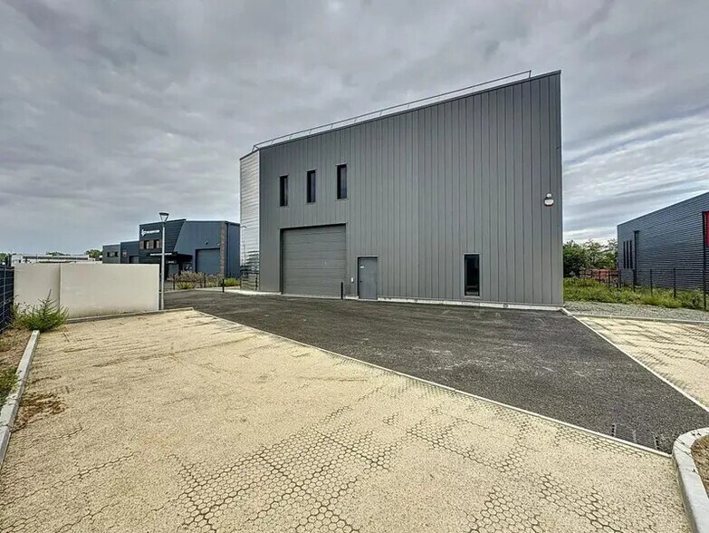 Local d'activités dans Portet-sur-Garonne à vendre - Photo de l’immeuble – Image 2 sur 4