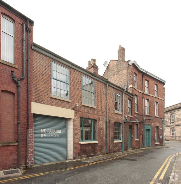 81-83 Chapel St, Salford à louer - Photo de l’immeuble – Image 1 sur 9