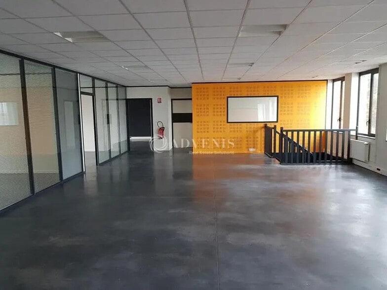 Bureau dans Roubaix à louer - Photo de l’immeuble – Image 3 sur 5