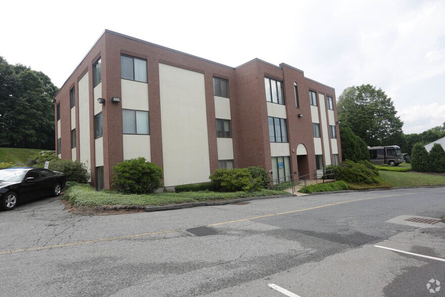 320 Bolton St, Marlborough, MA à louer - Photo de l’immeuble – Image 3 sur 19