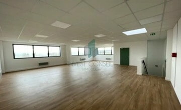 2 Avenue Du Noyer À La Malice, Louvres à vendre Photo intérieure– Image 2 sur 3