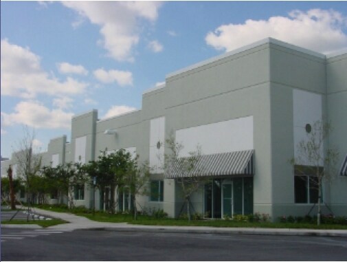571 NW Mercantile Pl, Port Saint Lucie, FL à louer - Photo de l’immeuble – Image 2 sur 21