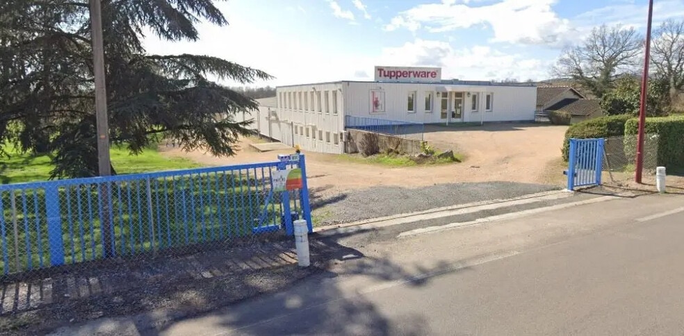 Local d’activités dans Crêches-sur-Saône à louer - Photo de l’immeuble – Image 1 sur 1