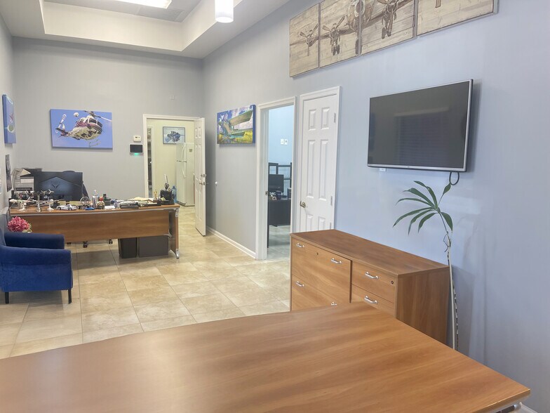 1725 Park Ln S, Jupiter, FL à louer - Photo intérieure – Image 3 sur 12