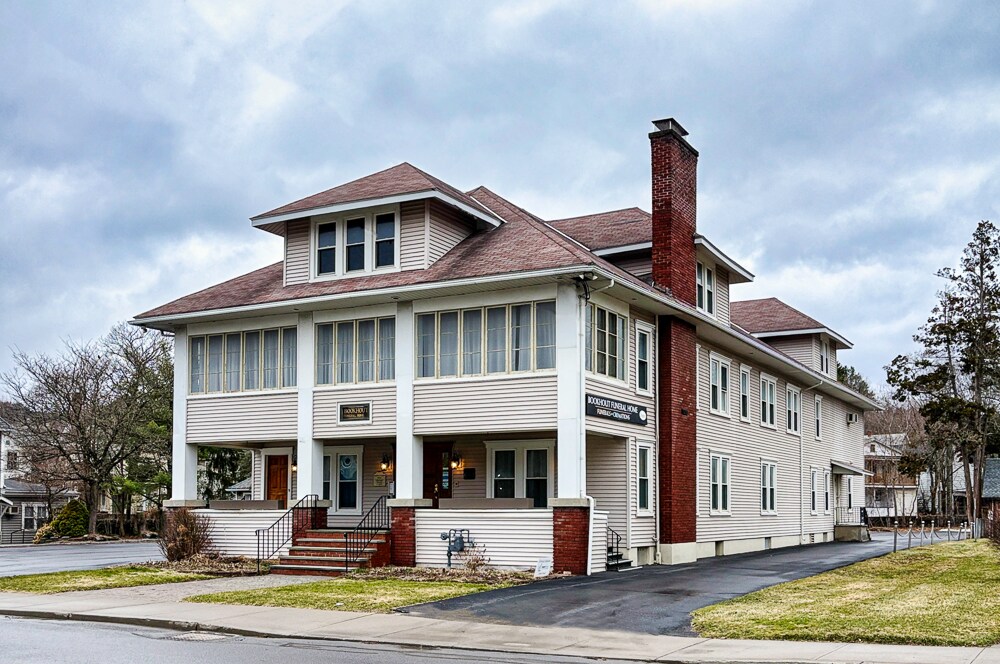 357 Main St, Oneonta, NY à vendre Photo principale– Image 1 sur 3