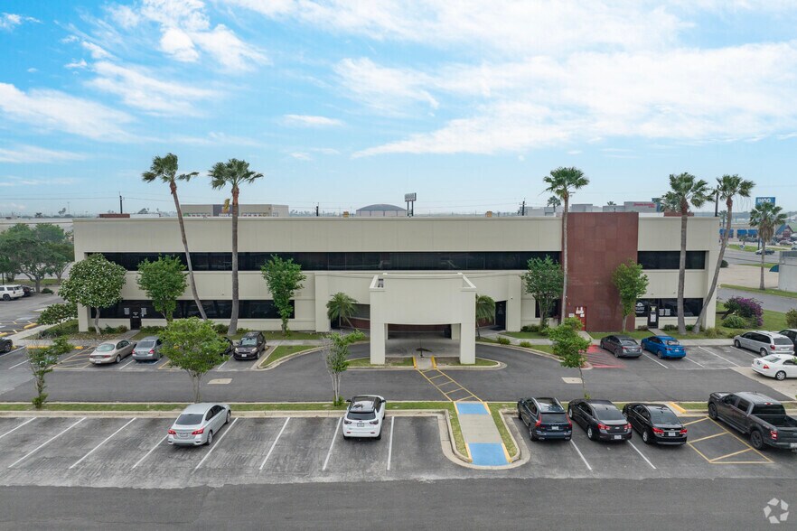 1205 N Ed Carey Dr, Harlingen, TX à louer - Photo principale – Image 1 sur 5