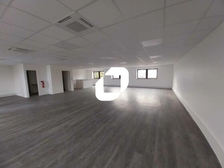 Local d’activités dans SAINT-OUEN-L'AUMONE à louer - Photo intérieure – Image 3 sur 10