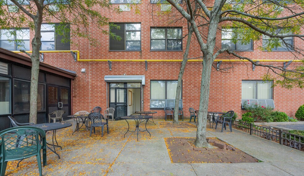 3602 Mermaid Ave, Brooklyn, NY à louer - Photo de l’immeuble – Image 3 sur 4