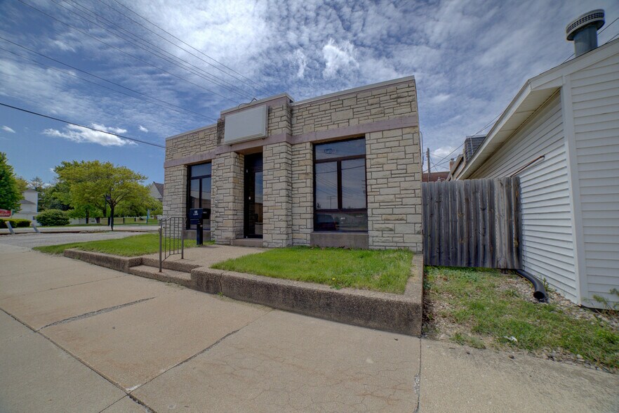 109 S 2nd St, Watseka, IL à vendre - Photo de l’immeuble – Image 2 sur 12