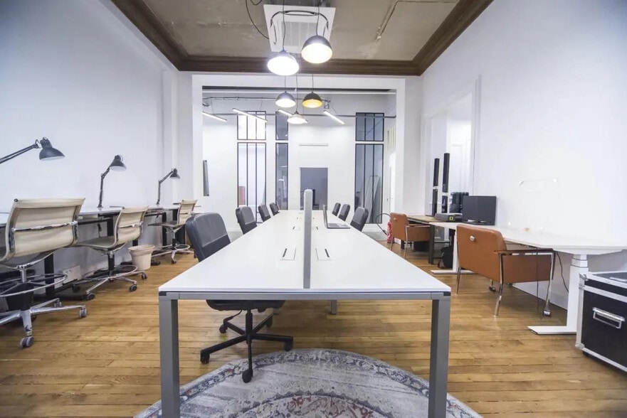 12 Rue Martel, Paris à louer - Photo de l’immeuble – Image 1 sur 7