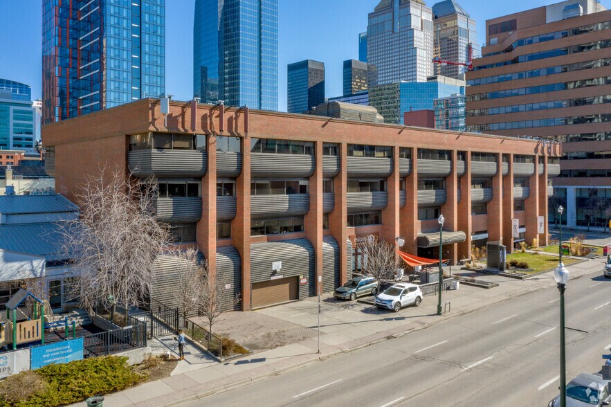 602 11th Ave SW, Calgary, AB à louer - Photo de l’immeuble – Image 1 sur 6