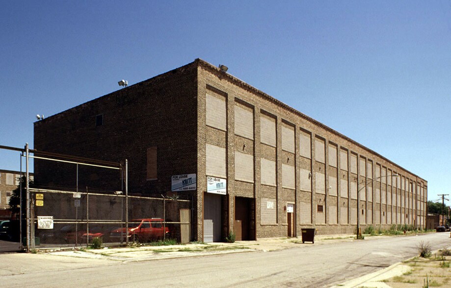 2734 W Superior St, Chicago, IL à vendre - Photo principale – Image 1 sur 2