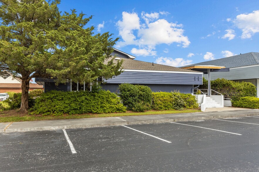 208 Penny Ln, Morehead City, NC à louer - Photo de l’immeuble – Image 3 sur 28