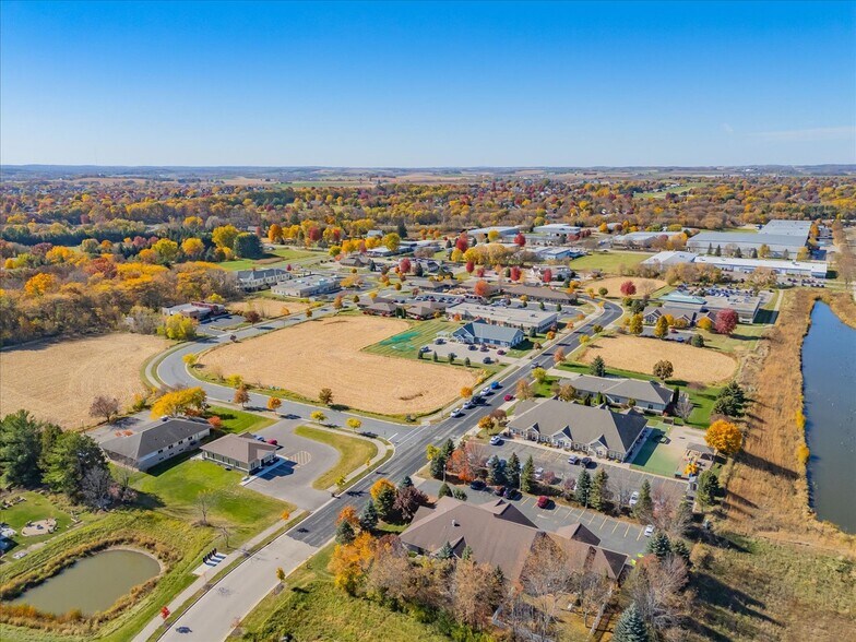 1016 Quinn Dr, Waunakee, WI à vendre - Photo de l’immeuble – Image 3 sur 8