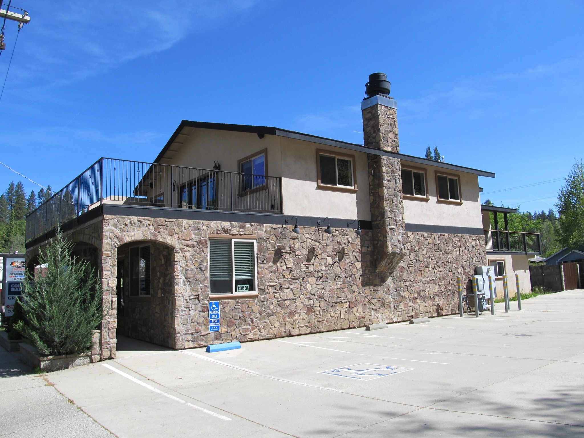 450 Colfax Ave, Grass Valley, CA à vendre Photo principale– Image 1 sur 27