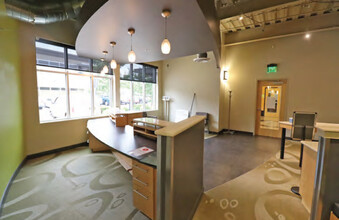 2650 Suzanne Way, Eugene, OR à louer Photo de l’immeuble– Image 1 sur 6