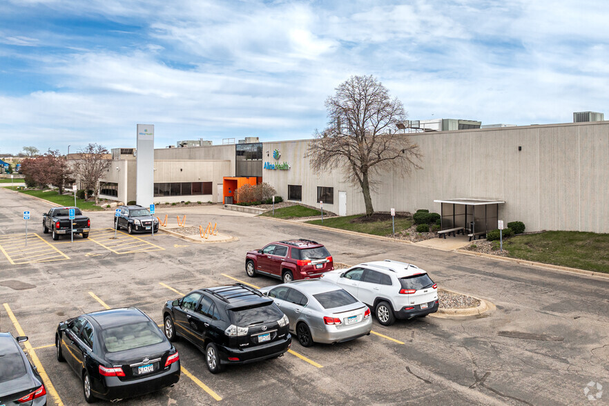 8840-8880 Evergreen Blvd NW, Coon Rapids, MN à louer - Photo de l’immeuble – Image 3 sur 8