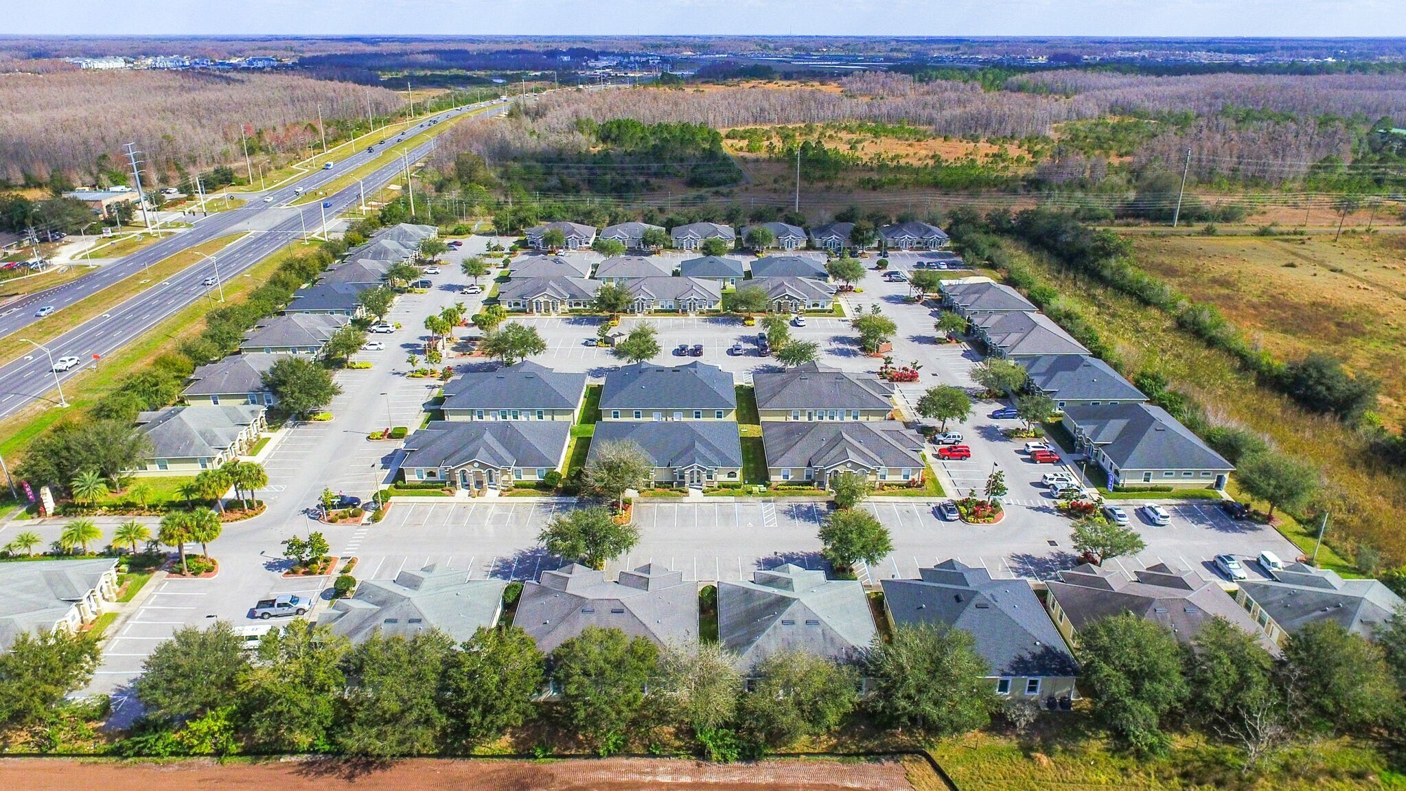 17807 Hunting Bow Cir, Lutz, FL à louer Photo de l’immeuble– Image 1 sur 9