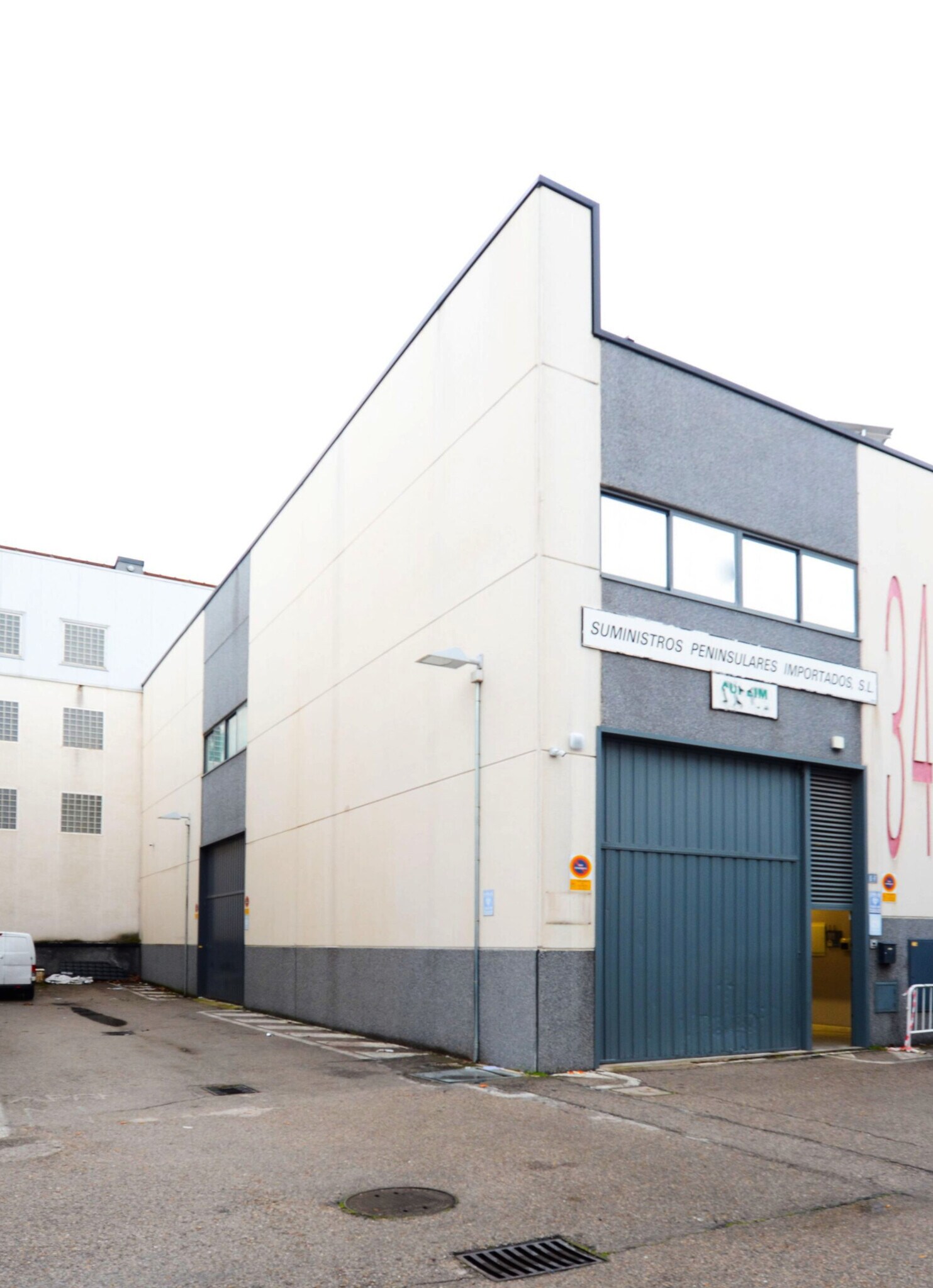 Industriel/Logistique dans Alcorcón, Madrid à louer Photo principale– Image 1 sur 6