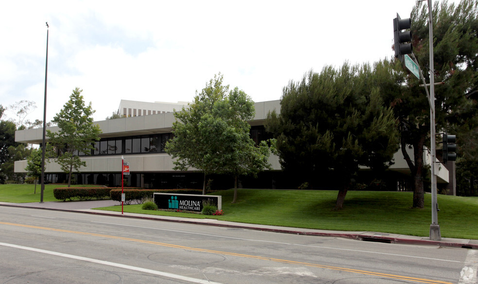 1 Golden Shore Dr, Long Beach, CA à vendre - Photo de l’immeuble – Image 3 sur 4