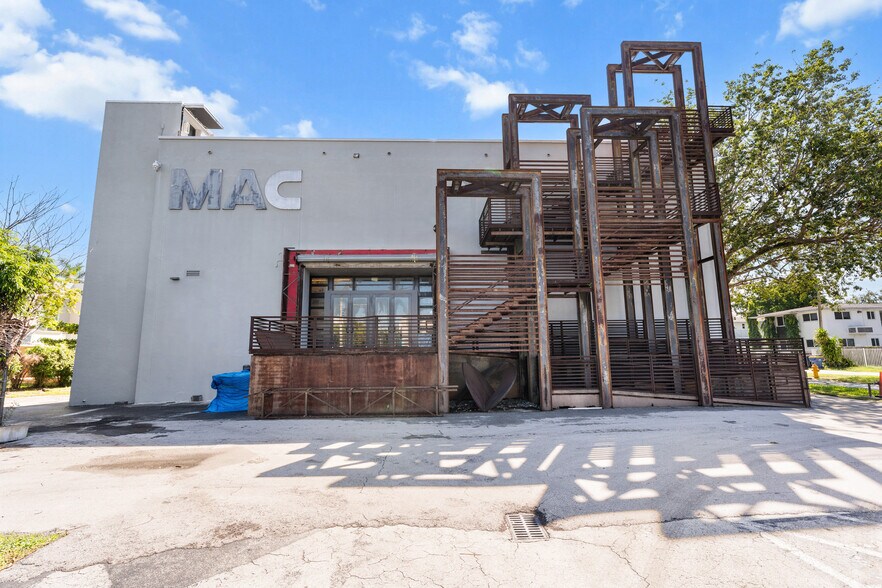 5960 SW 57th Ave, Miami, FL à vendre - Photo de l’immeuble – Image 3 sur 24