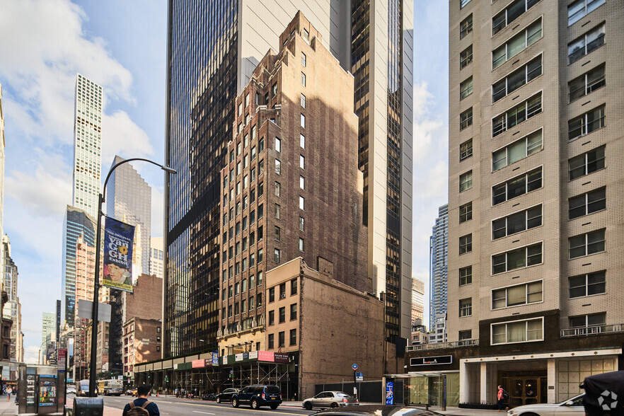 50 W 57th St, New York, NY à louer - Photo de l’immeuble – Image 1 sur 4